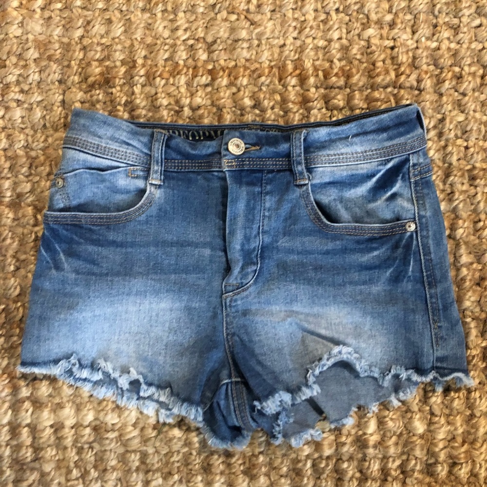 Daisy Duke jean shorts 🌻